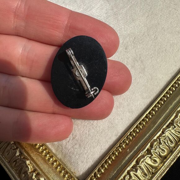Cameo Brooch Black and White Cameo - Picture 4 of 6